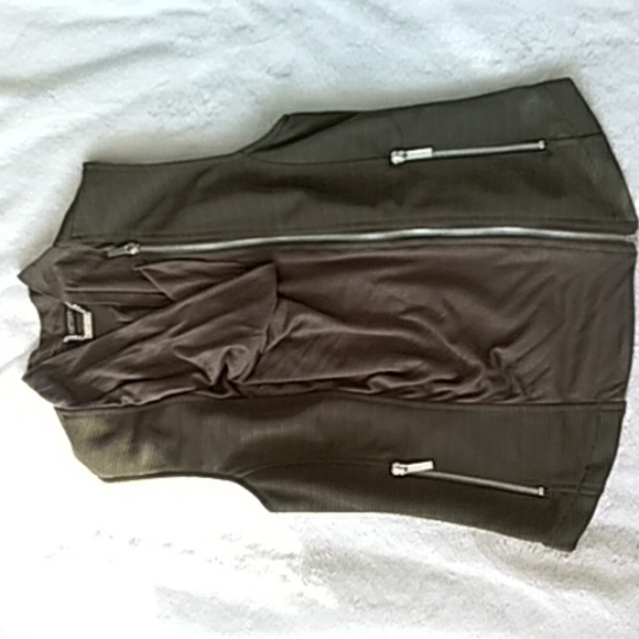 Ladies vest - Picture 2 of 3